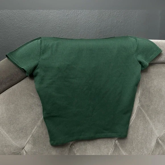 Hollister Ribbed Stretch Cropped Scoop Neck Baby Tee - Picture 4 of 4